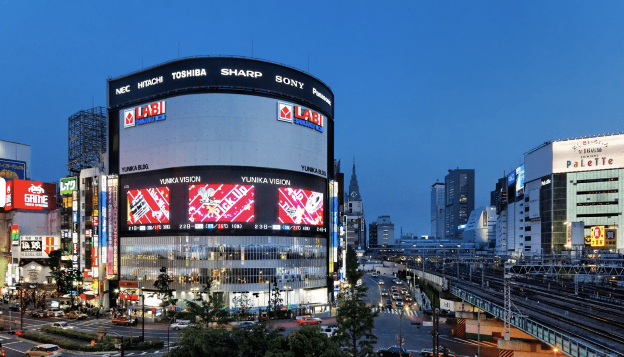 新宿ユニカビジョンの大型広告